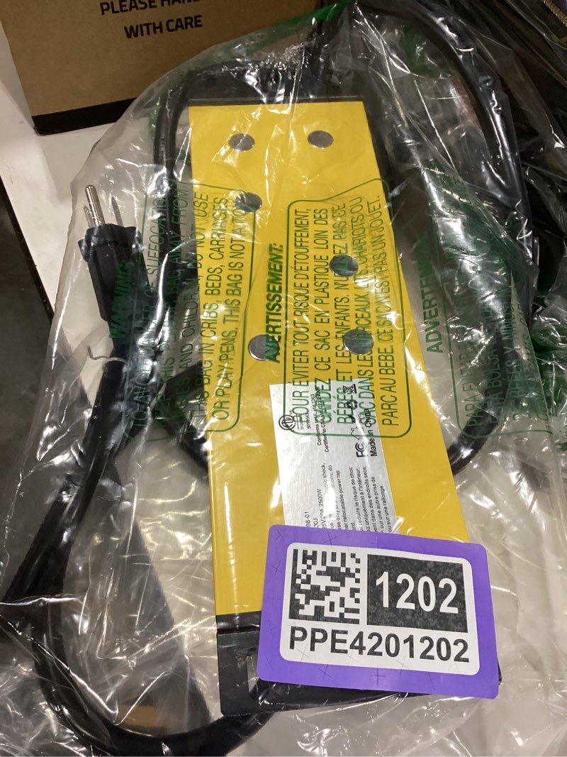 Condition photo showing Good Condition for 20 amp power strip