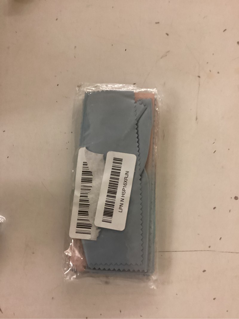 Condition photo showing New/Like New for elite tech gear microfiber cloth - 4-pack oversized cleaning cloths. washable and durable microfiber cleaning cloth for glasses, lenses, electronics and screens. high tech quality material 12" x 12"