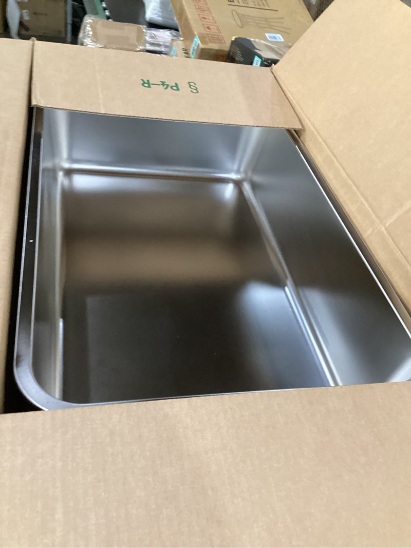 Condition photo showing Good Condition for stainless steel litter box, 23.6“x15.7"x6" deep stainless steel cat litter box extra large, xl metal litterbox for big cats with high sides, non stick surface, easy to clean 1 pack-xl (23.6"x15.7"x6")