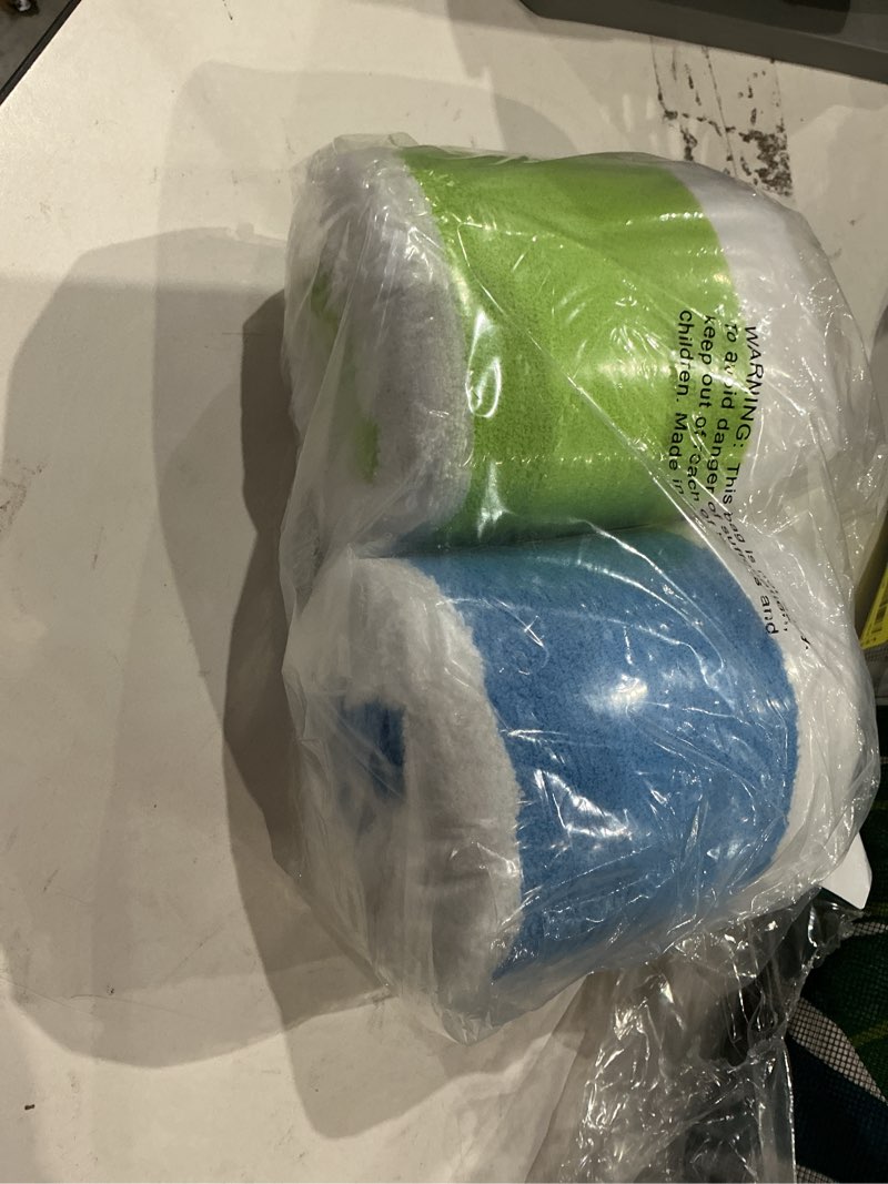 Condition photo showing New/Like New for 2pc besch towels (green& white) (blue& white)