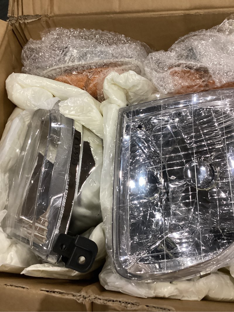 Condition photo showing Good Condition for headlight assembly with corner light compatible with toyota tundra 2000 2001 2002 2003 2004 regular | access cab, halogen headlamp pair set w/o bulbs, chrome housing clear lens yellow corner chrome headlights & parking lights