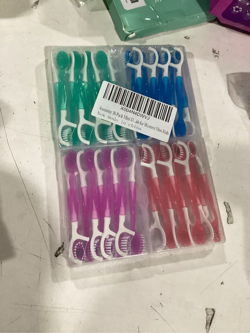 Condition photo showing Good Condition for aussumy on the go toothbrush