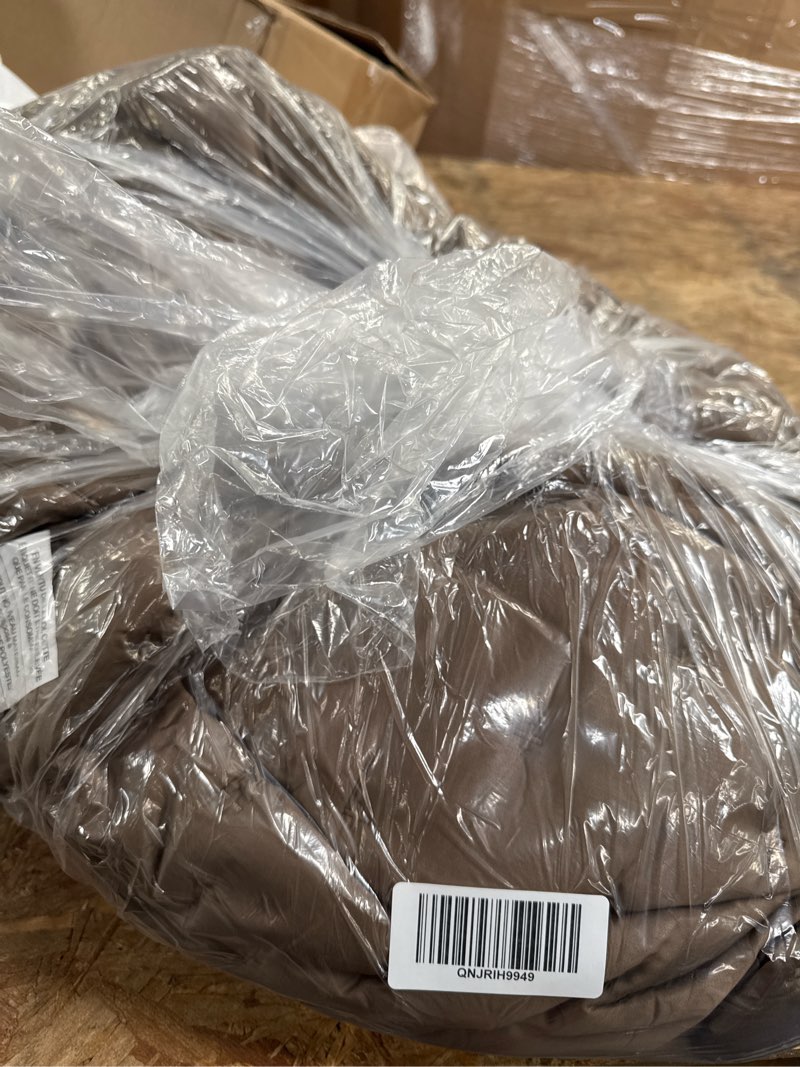 Condition photo showing Good Condition for bamboo dream quilt, full/queen, walnut