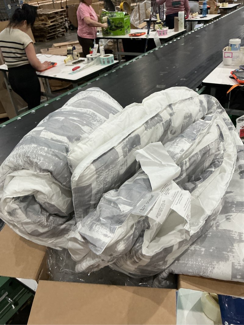 Condition photo showing As Is for city scene aria comforter set, full/queen, pastel gray