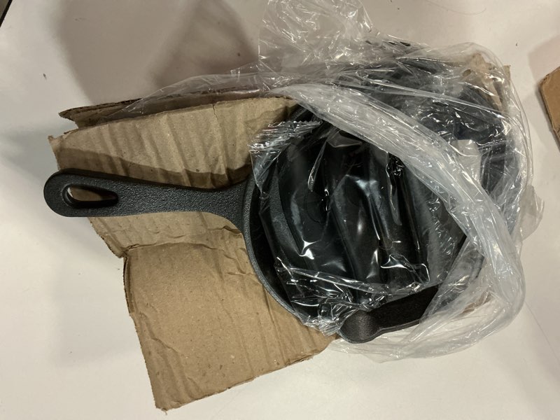 Condition photo showing Good Condition for Bruntmor Cast Iron Frying Pan Set of 4-6x4 Inch Black Pre-Seasoned Skillets with Heat-Resistant Silicone - Mini Cast Iron Skillet Set for Stovetop, Oven, and Grill 6" x4 Black