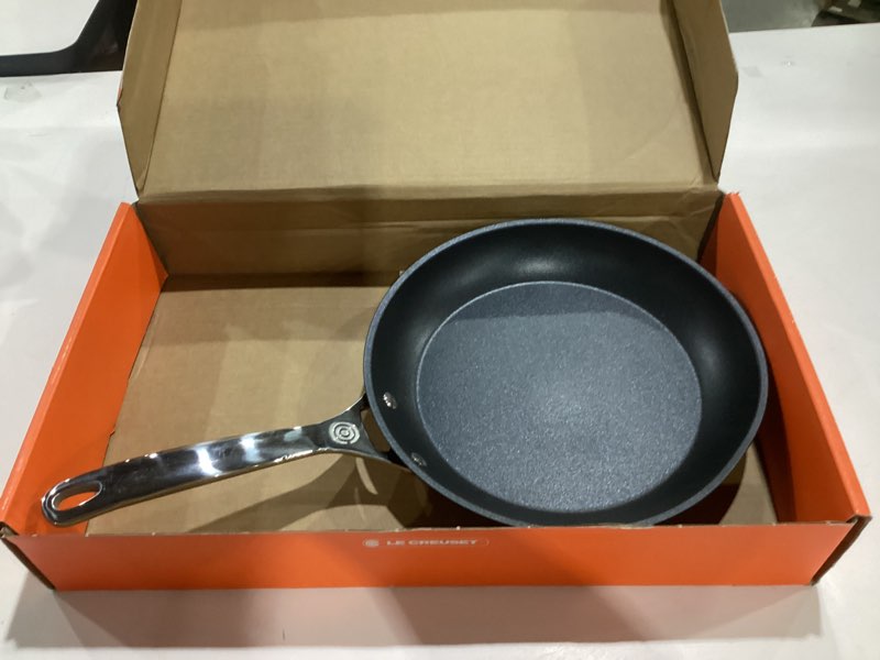 Condition photo showing Good Condition for le creuset toughened nonstick pro fry pan, 10" 10" fry pan