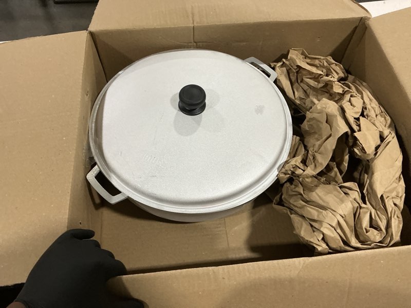 Condition photo showing Good Condition for imusa gau-80508 jumbo traditional natural caldero for cooking and serving, 18 quart, silver aluminum lid 18 qt