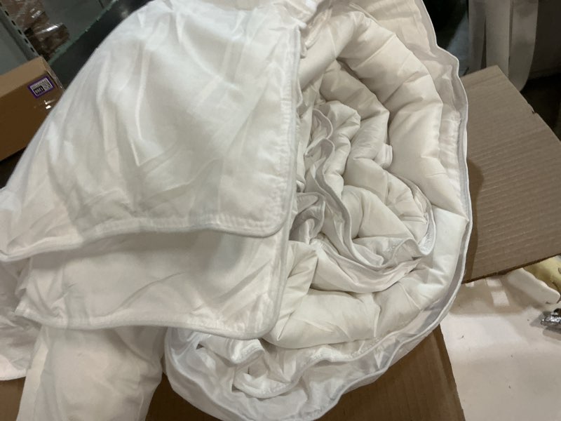 Condition photo showing Good Condition for (similar)  royal hotel bedding super cozy - soft and fluffy goose down alternative comforter - fits pillow top beds - full/queen 90\" x 90\" 100-percent cotton shell - medium warmth