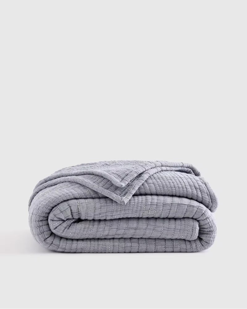 Quince Organic Cotton Channel Stitch Coverlet Twin 88in x 92in Color blue 