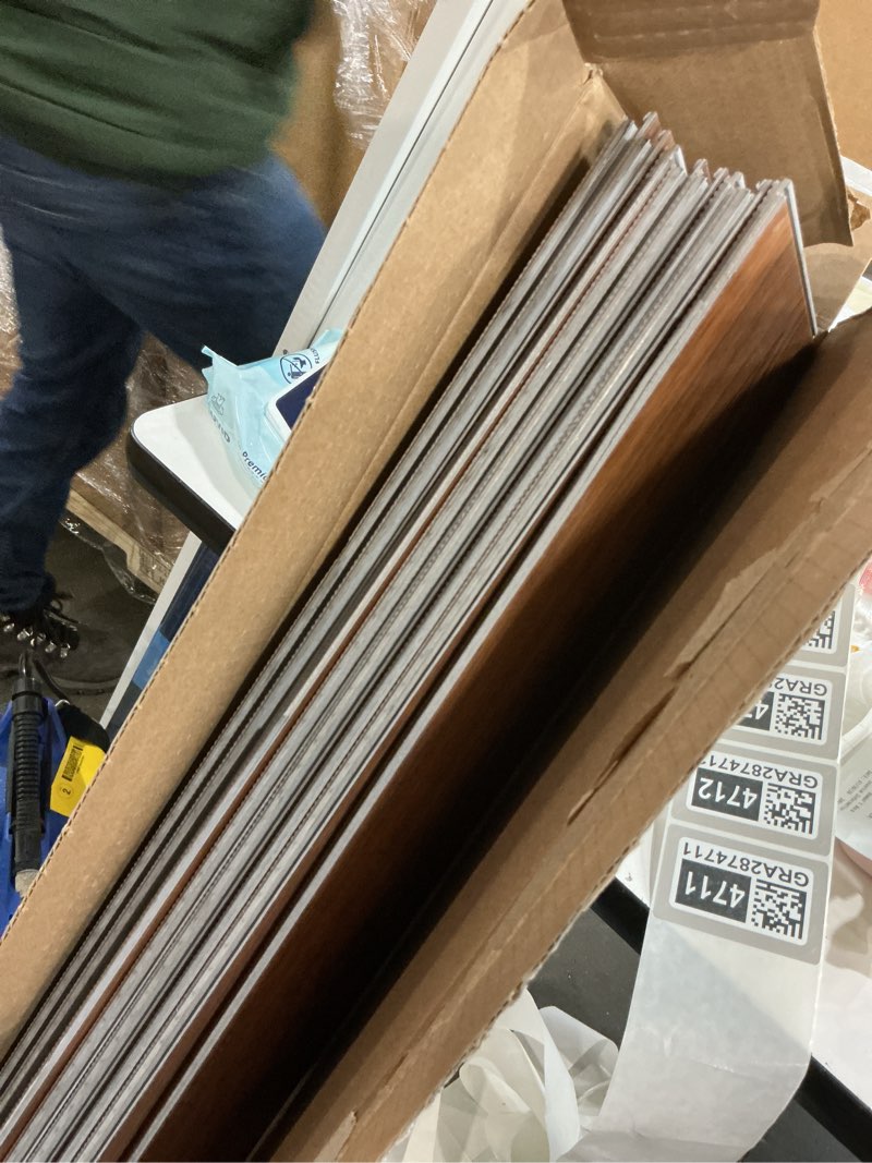 Condition photo showing Good Condition for  STAINMASTER PetProtect Honeycomb 20-mil x 7-in W x 48-in L Waterproof Luxury Vinyl Plank Flooring