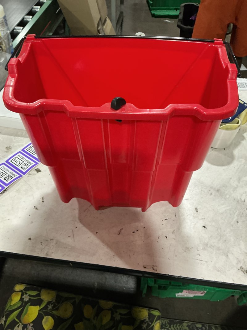 Condition photo showing Good Condition for wringer bucket red 18qt