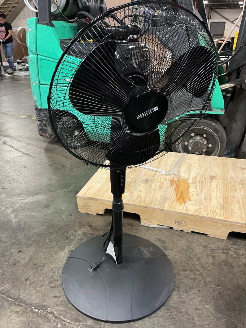 utilitech 18-in indoor oscillating pedestal fan, in black with remote