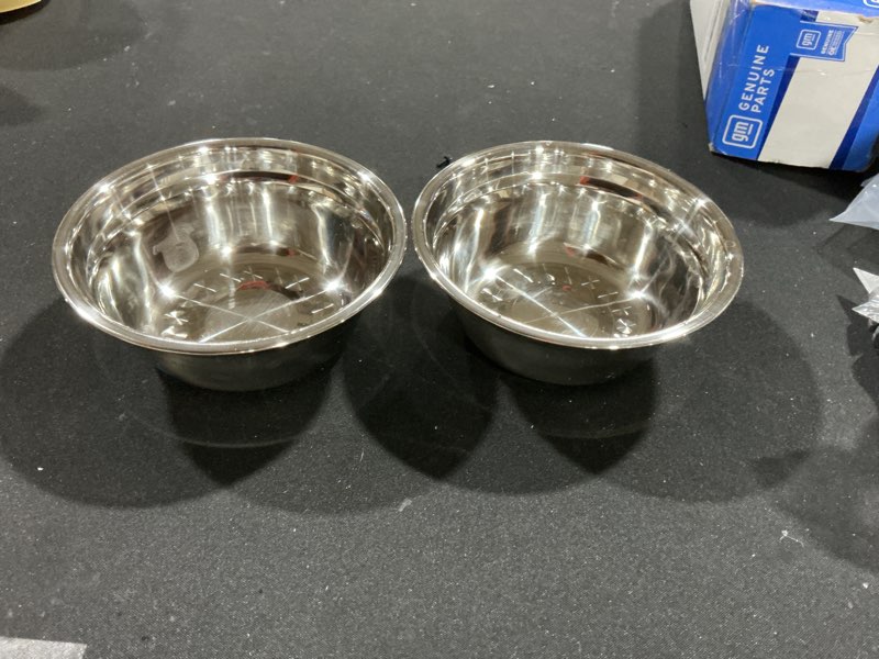 Condition photo showing Good Condition for (Similar to stock photo) Vollrath 1098BCE Economy Stainless Steel Mixing Bowl Set, 1.5-Quart, 3-Quart, and 5-Quart, 26-Gauge, Mirror Finish, Beaded Edge, Flat Bottom, Nesting, Dishwasher Safe