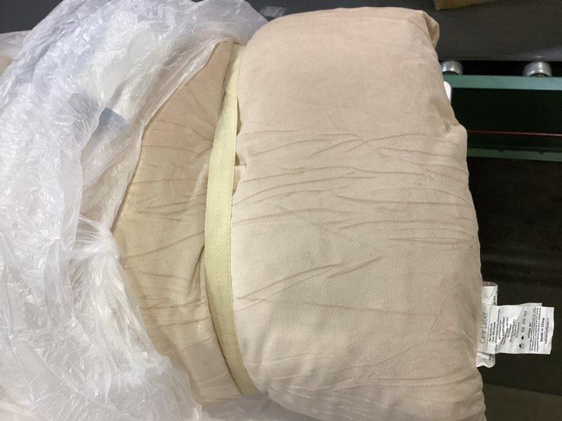 Condition photo showing item condition for BALAPET Floor Lounger Pillow,Foldable Light Thick Tufted Floor Pillow Cushion with Elasticized Webbing for Easy Storage.Floor Lounger for Meditation,Playing,Yoga,Reading,Sleeping(Beige White)