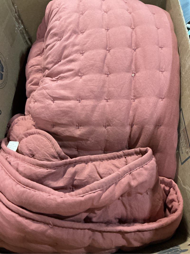 Condition photo showing As Is for wdcozy king size quilt bedding sets with 2 pillow shams, lightweight soft bedspread coverlet, quilted blanket thin comforter bed cover for all season, 3 pieces, 104x90 inches, rose red rosewood king