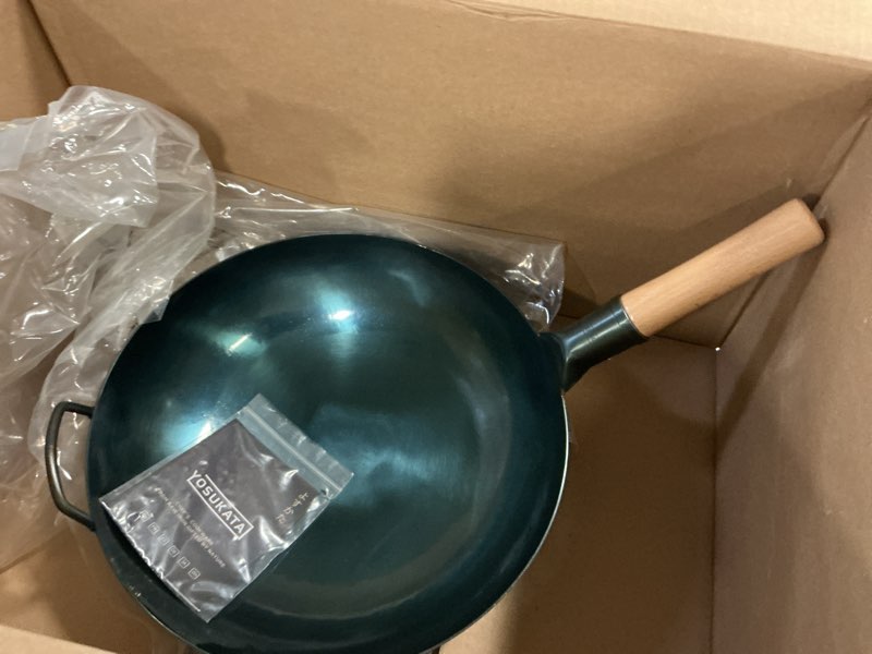 Condition photo showing Good Condition for YOSUKATA 14” Round Bottom Carbon Steel Wok Pan – Blue Pre-Seasoned Pow Wok for Stir Fry, BBQ & Camping – Traditional Japanese & Chinese Cookware – Compatible with Gas Stoves & Open Fire Only 14" Blue