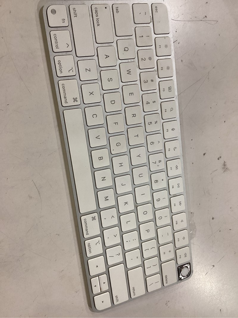 Condition photo showing Good Condition for *damaged key*apple magic keyboard with touch id for mac models with apple silicon - us english ??????? usb-c