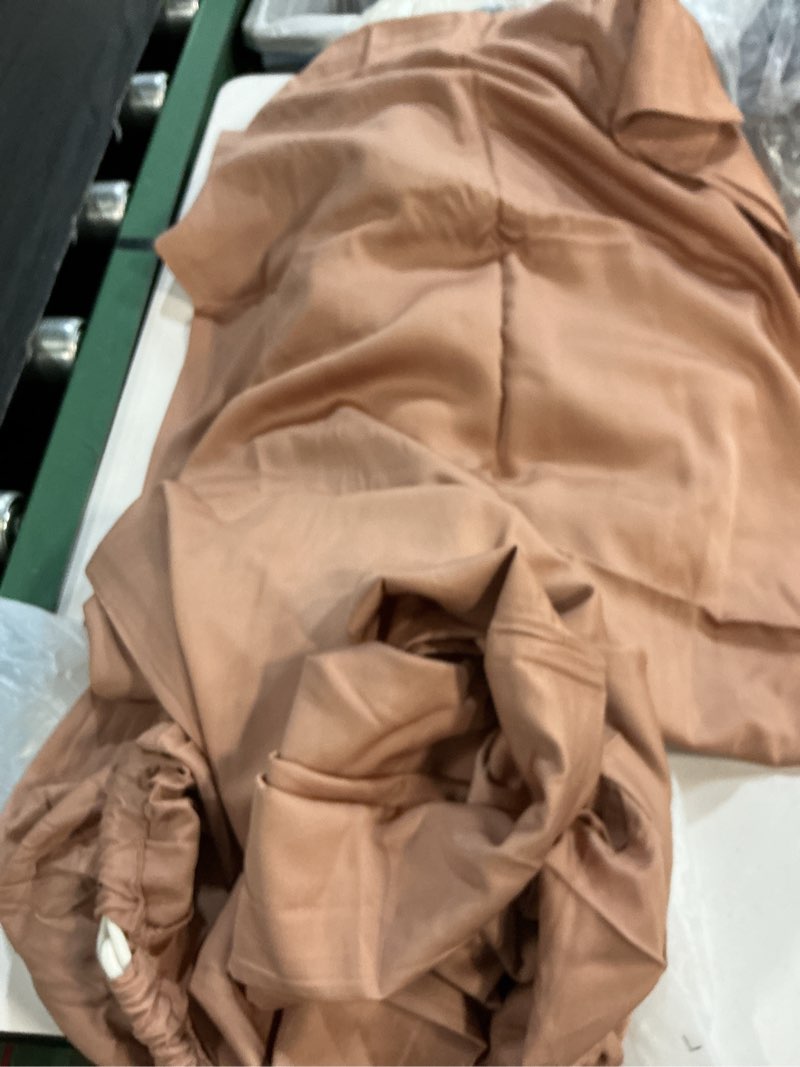 Condition photo showing Good Condition for quince bamboo sheet set color is sedona size king