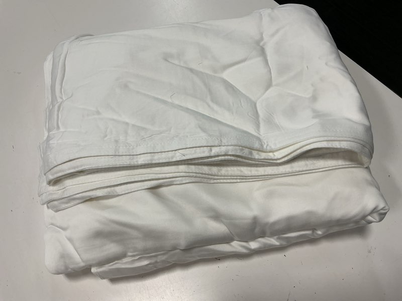 Condition photo showing Good Condition for bamboo duvet cover set, king/cal king, white