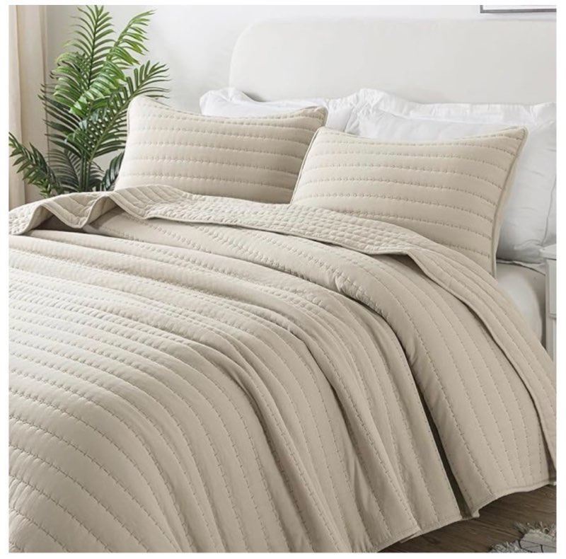roaringwild neutral beige king size quilt bedding sets with 2 pillow shams, lightweight soft bedspread coverlet, quilted blanket thin comforter bed cover for all season, 3 pieces, 104x90 inches