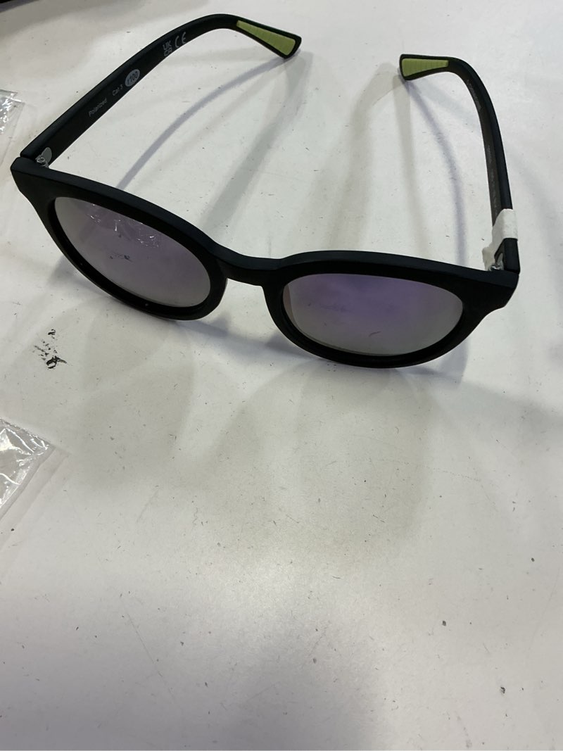 Condition photo showing New/Like New for polarized sunglasses black unisex