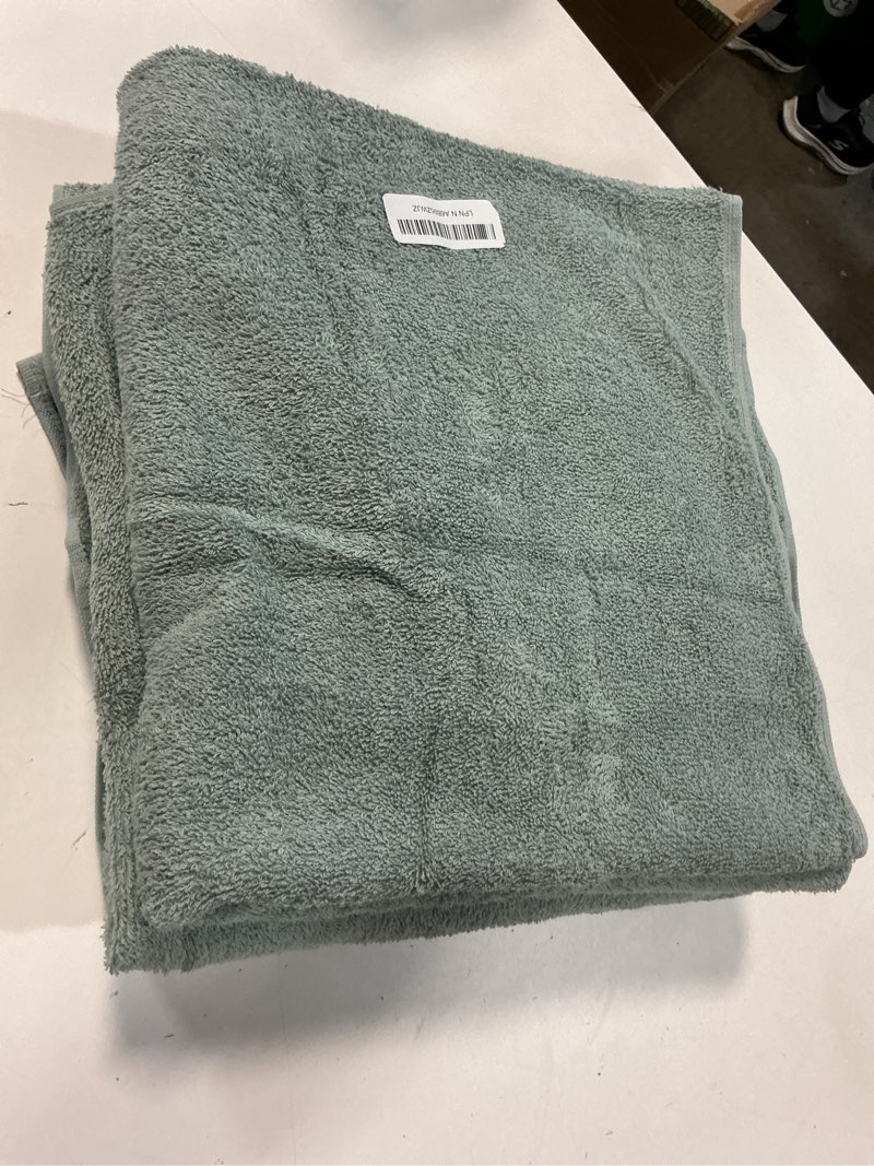 Condition photo showing Good Condition for GLAMBURG 100% Cotton 2 Pack Oversized Bath Towel Set 28x55 Inches, Ultra Soft Highly Absorbant Compact Quickdry & Lightweight Large Bath Towels, Ideal for Gym Travel Camp Pool - Jade 2 Pack Bath Towel Jade