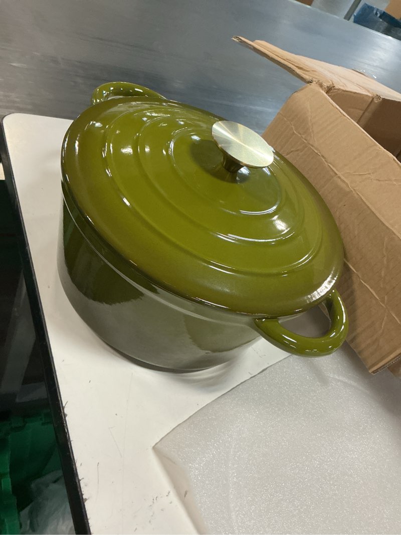 Condition photo showing New/Like New for vintage style 4.5 quart dutch oven pot with lid, non stick enameled cast iron dutch oven for bread baking, heavy-duty, oven safe ceramic cookware up to 500°f for baking, braising, stews, roasting, golden green golden green 4.5 qt