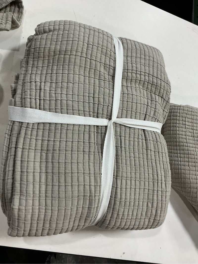 Condition photo showing Good Condition for organic ribbed cotton coverlet set 3 queen 