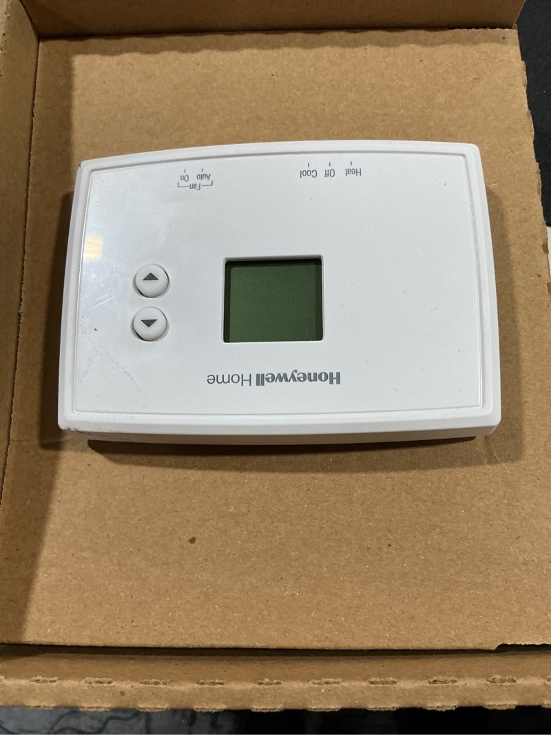 Condition photo showing Good Condition for horizontal non-programmable thermostat