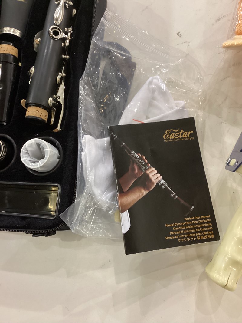 Condition photo showing As Is for CLARINETTE