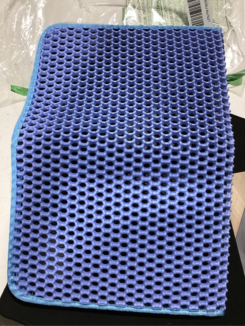Condition photo showing Good Condition for cat litter mat, 24x18 inches large double layer honeycomb cat litter trapping mat, non slip waterproof urine proof cat litter box mat for floor, kitty litter rug, cat supplies, blue blue 24x18 inches