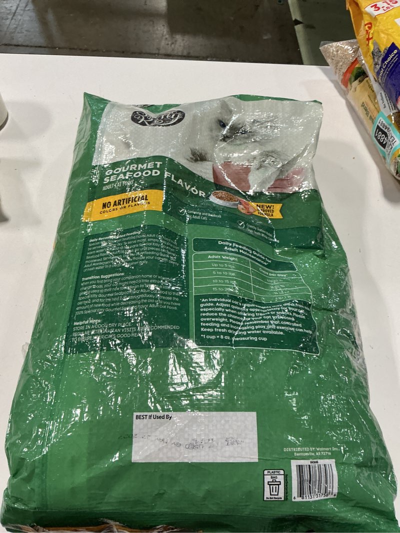 Condition photo showing Good Condition for special kitty gourmet formula dry cat food  seafood flavor blend  16 lb
