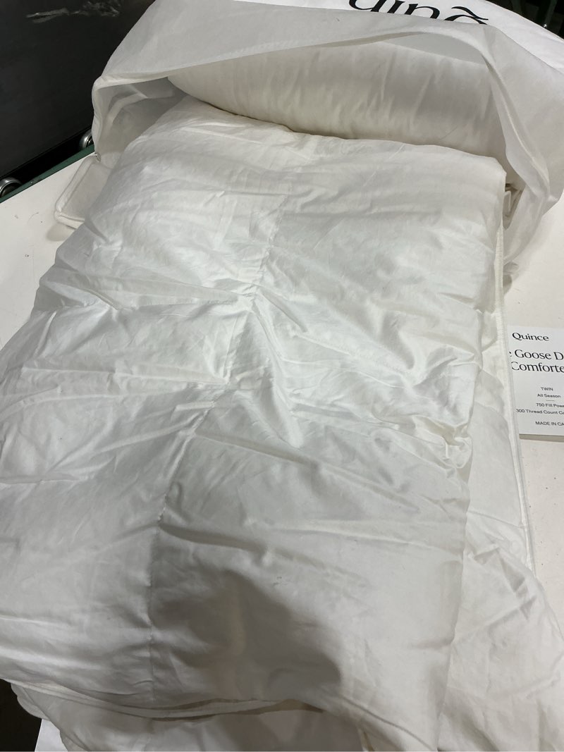 Condition photo showing Good Condition for quince, luxe goose down comforter (twin) white