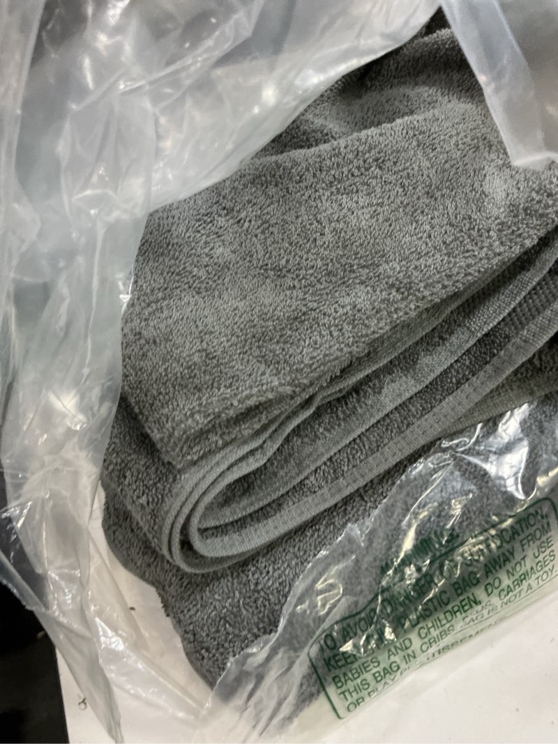 Condition photo showing Good Condition for White Classic Wealuxe Grey Towels for Bathroom 6 Pack, Cotton Bath Towel Set for Hotel, Gym, Spa, Soft Extra Absorbent Quick Dry 22x44 Inch 22 x 44 - 6 Pack Grey