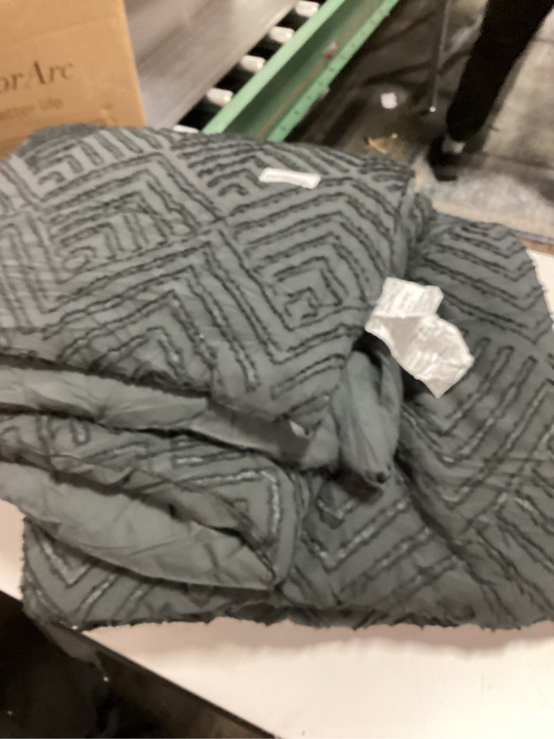 Condition photo showing As Is for Hearth & Harbor Boho Duvet cal King Size - Boho Bedding Set 3 Pieces Tufted White Duvet cal  King Size with Zipper Closure 1 King Duvet Cover 103 x 90 Inch and 2