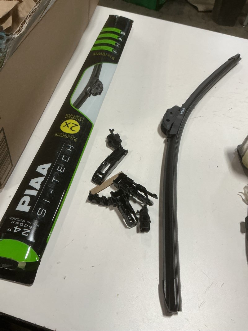 Condition photo showing Good Condition for Piaa 97060 24-Inch (600mm) Si-Tech Silicone Wiper Blade, Premium All-Season OEM Windshield Wiper Replacement 24 Inches