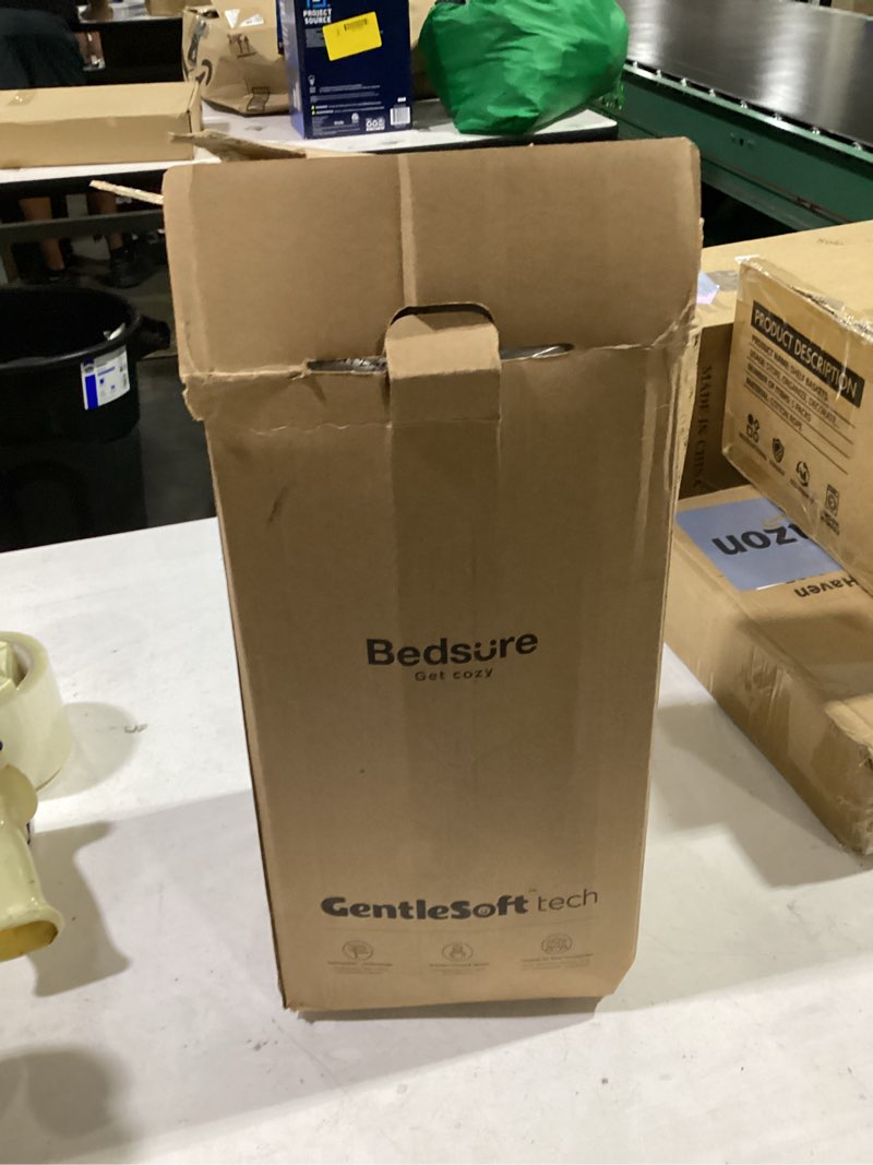 Condition photo showing Good Condition for bedsure quilts king size - king quilt bedding set bedspread coverlet comforter, lightweight neutral striped bedding, 3-piece set with 106"x96" coverlet & 2 pillow shams, all-season soft microfiber 01 - light beige (solid border) king