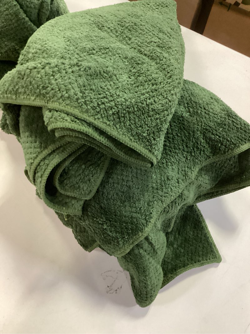 Condition photo showing As Is for YTYC 29x59 Inch Bath Towels Set of 6 Large, Super Soft Absorbent Lint Free Microfiber Shower Towels for Bathroom 80% Polyester (Olive Green, 6 Piece) 02_olive Green 29x59"-Bath Towels Set-6PCS