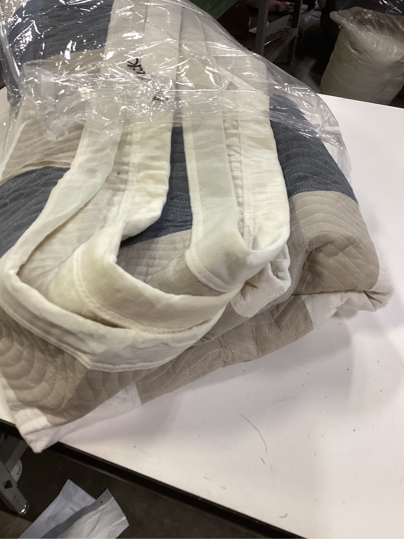 Condition photo showing Good Condition for Twin XL Comforter Set Striped, Sea Blue Bedding Set 5 Pieces for Boys Girls Teen, All Season Bed in a Bag for Dorm with Sheets, Pillowcase & Sham Sea Blue Twin XL Size 5 Pieces