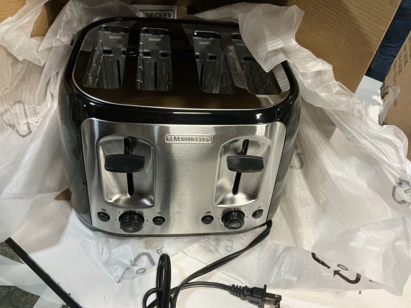 Condition photo showing Good Condition for black+decker 4-slice toaster, extra wide slots, 7 shade settings, 1400 watts, frozen and bagel buttons, toast shade selector, extra lift