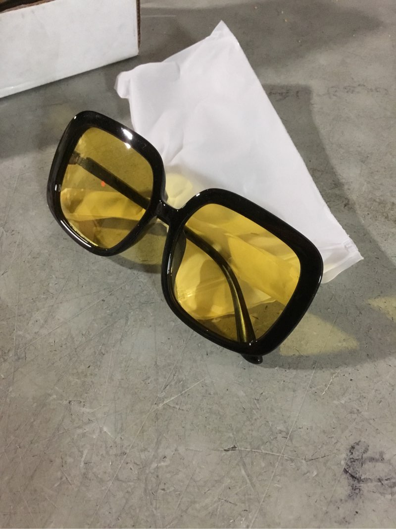 Condition photo showing New/Like New for willochra fashion oversized square sunglasses for women men trendy retro gradient shades uv400 men trending sun glasses c1