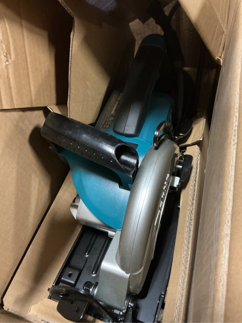 Condition photo showing New/Like New for makita 5377mg 7-1/4" magnesium hypoid saw