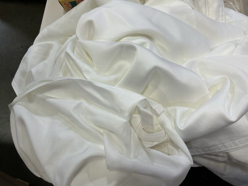 Condition photo showing Good Condition for bamboo duvet cover, full/queen, white