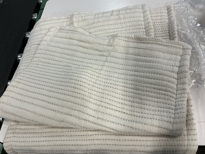 Condition photo showing Good Condition for organic cotton channel stitch sham king