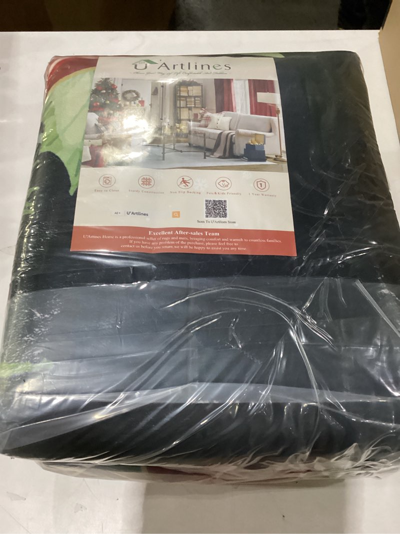 Condition photo showing New/Like New for Uartlines Christmas rug 244cmx244cm