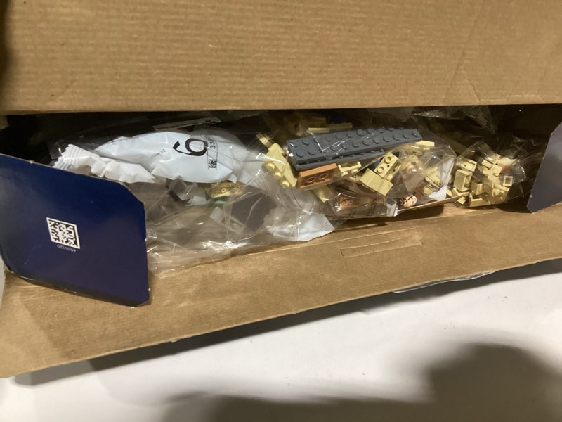 Condition photo showing Good Condition for LEGO Harry Potter Hogwarts Castle: The Great Hall, Castle Toy Playset with 11 Minifigures, Harry Potter Collectible, Magical Gift for Boys, Girls or Any Fan, Harry Potter Toy for 10 Year Olds, 76435