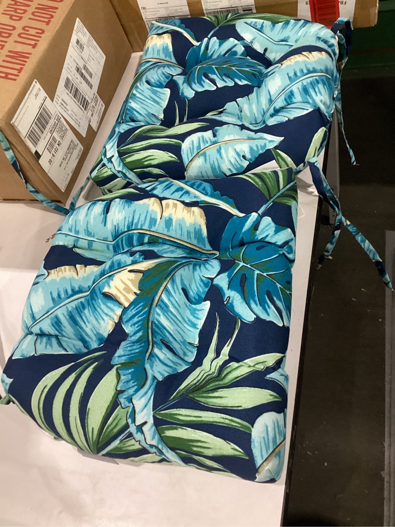 Pillow Perfect Tropic Botanical Indoor/Outdoor Tufted Wicker Seat Cushion with Ties, 2 Count, 15.5" 