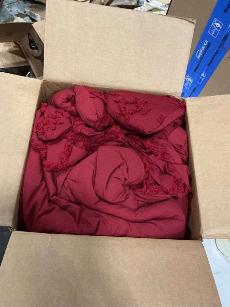 Condition photo showing Good Condition for bedsure tufted boho comforter set twin size - burgundy boho bed set, gentlesoft™ 2 pieces farmhouse-style embroidery bedding, gifts for woman, soft jacquard kids' twin comforter for all seasons twin/twin xl 27 - burgundy - elegant