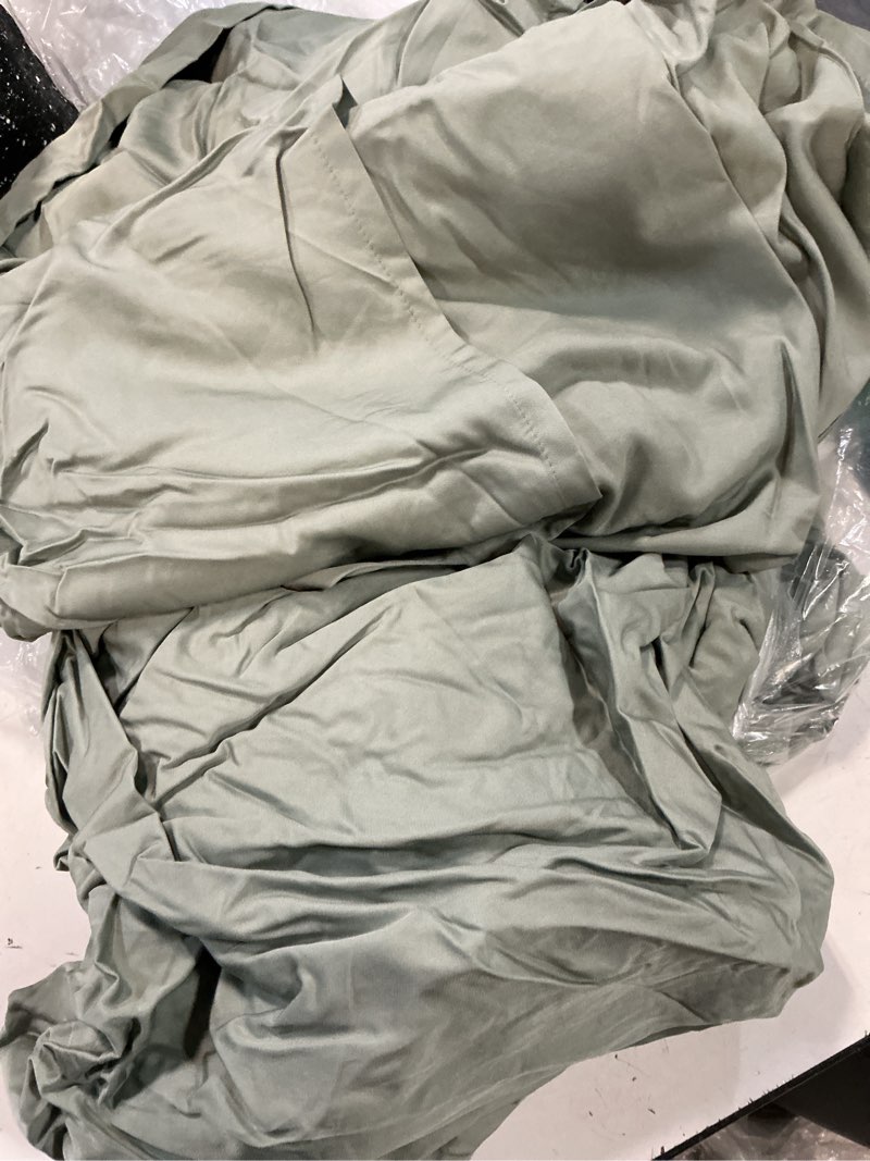 Condition photo showing Good Condition for bamboo sheet set, queen, eucalyptus