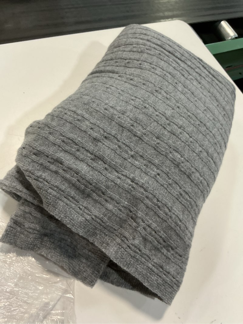 Condition photo showing Good Condition for cable knit cashmere throw, 50x70, heather grey